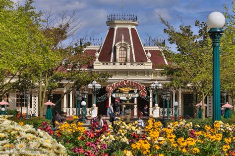 Plaza Gardens .